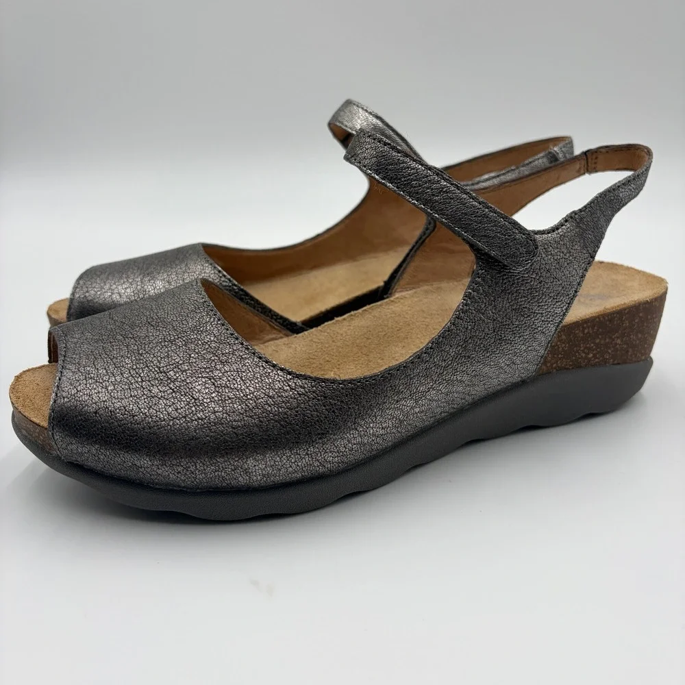 Dansko **teeny mark